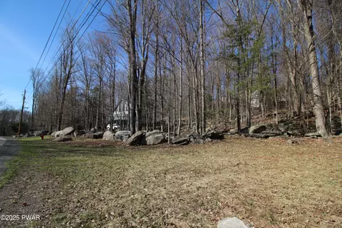 3007 N Gate Rd, Lake Ariel, PA 18436