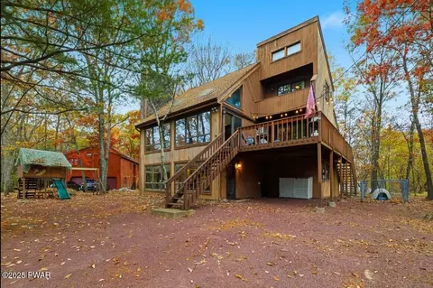 6128 Wales Ct, East Stroudsburg, PA 18301