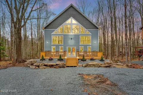 180 N Fairway Dr, Lake Ariel, PA 18436