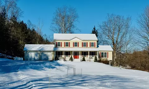 1869 Parkway Dr, Honesdale, PA 18431