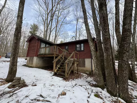 155 Deer Park Ln, Hawley, PA 18428