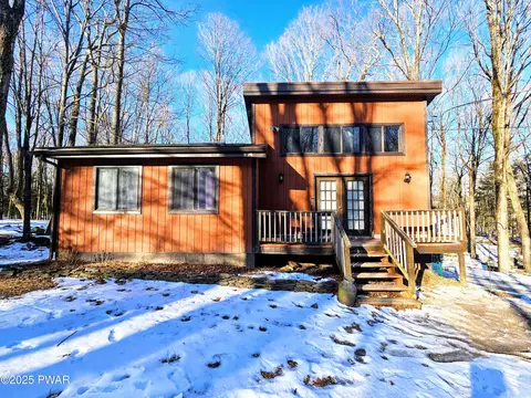 107 Jean Danielson Dr, Greentown, PA 18426