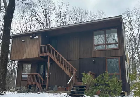 113 Whippletree Ln, Hawley, PA 18428