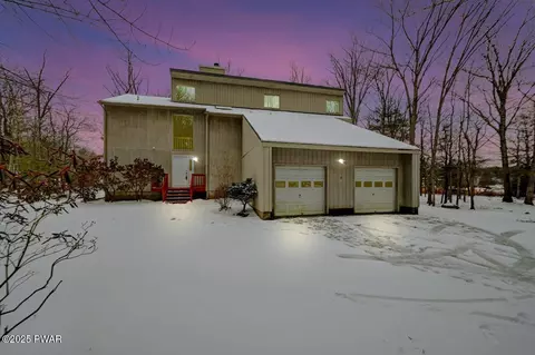 132 Orchard Dr, Lords Valley, PA 18428
