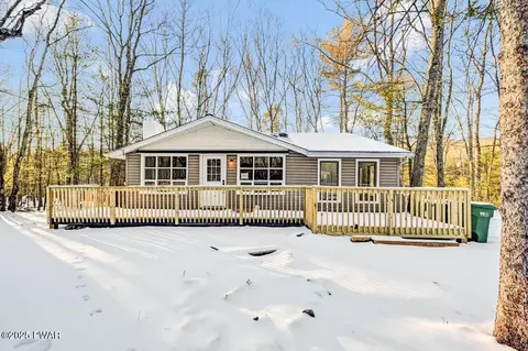 149 Tamarack Trl, Dingmans Ferry, PA 18328