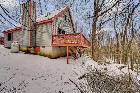 642 Lakeview Dr, Lake Ariel, PA 18436