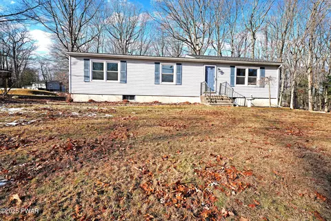 220 Sunrise Dr, Milford, PA 18337
