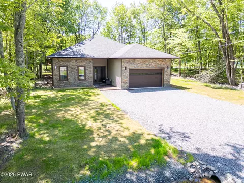 10 Raccoon Cir, Lake Ariel, PA 18436