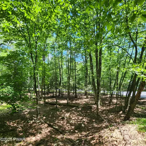 198 Indian Dr, Greentown, PA 18426