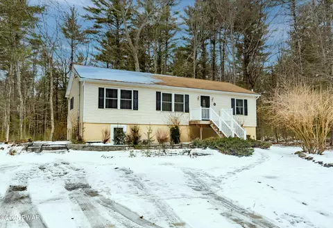 179 Laverne Dr, Dingmans Ferry, PA 18328
