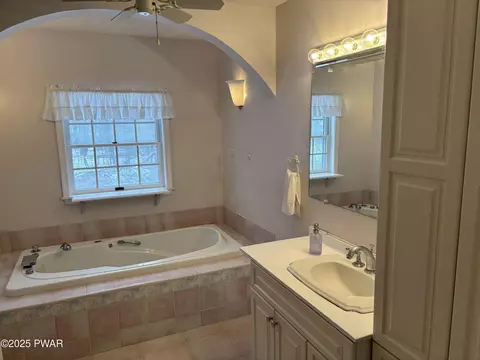 973 E Drinker St, Dunmore, PA 18512 photo 33