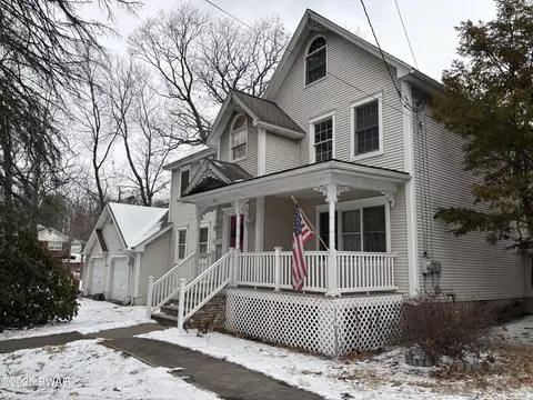 973 E Drinker St, Dunmore, PA 18512 photo 3