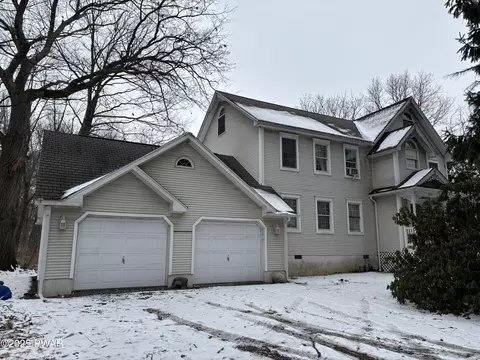 973 E Drinker St, Dunmore, PA 18512 photo 4