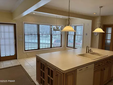 973 E Drinker St, Dunmore, PA 18512 photo 15