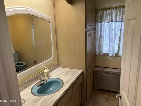 973 E Drinker St, Dunmore, PA 18512 photo 24