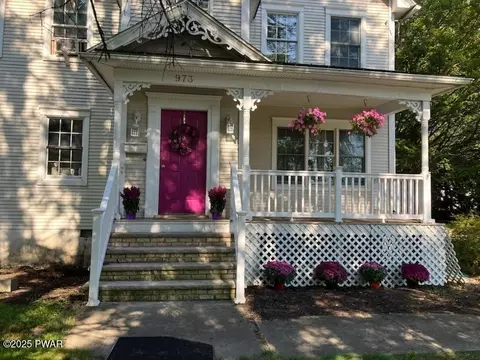 973 E Drinker St, Dunmore, PA 18512 photo 2