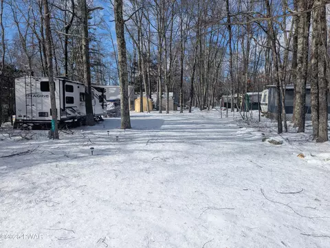 102 Powhatan Dr, Shohola, PA 18458