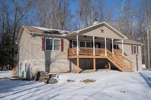 223 Parkwood Dr, Lake Ariel, PA 18436