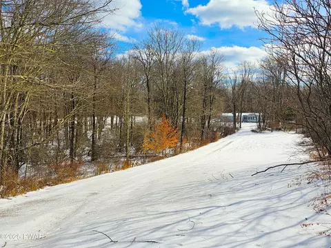 46 Shale Rd, Beach Lake, PA 18405