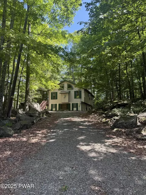 27 Burnwood Pt, Lake Ariel, PA 18436