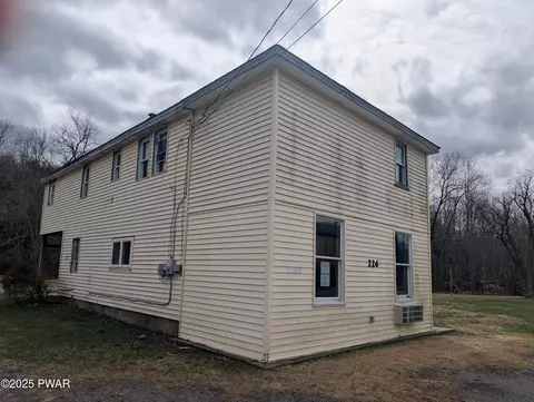 226 Brink Hill Rd, Greentown, PA 18426