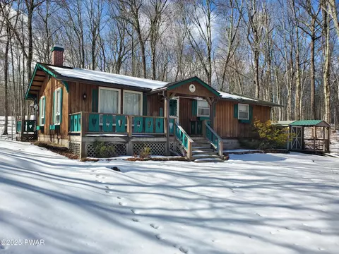 108 Stag Ct, Hawley, PA 18428