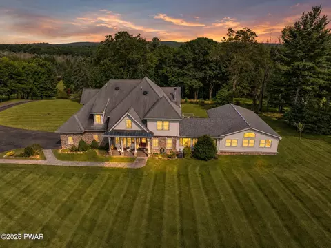 17 Cricket Hill Rd, Hawley, PA 18428
