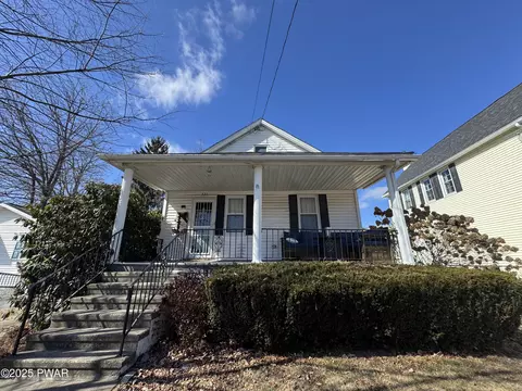 221 N Merrifield Ave, Scranton, PA 18504