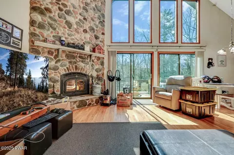 2159 Beartown Rd, Canadensis, PA 18325