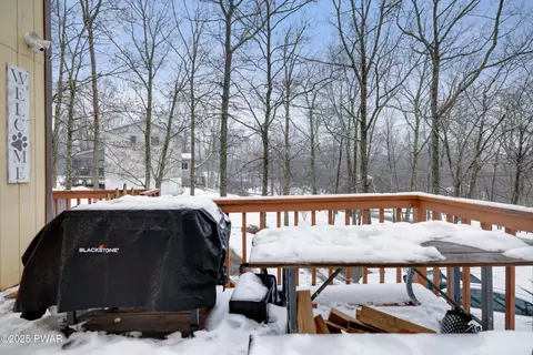 135 Depue Cir, Bushkill, PA 18324 photo 5
