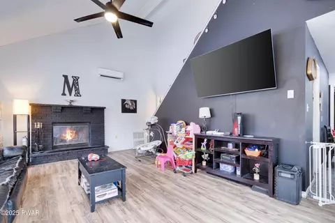 135 Depue Cir, Bushkill, PA 18324 photo 6
