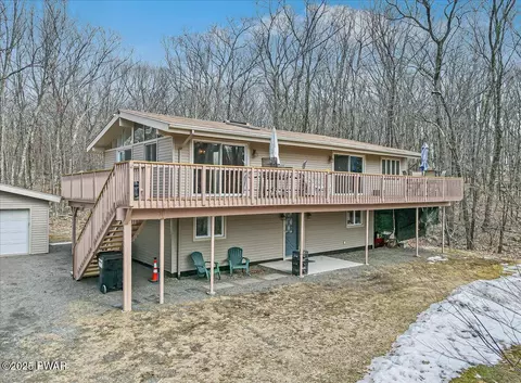 105 Canoebrook Dr, Lords Valley, PA 18428