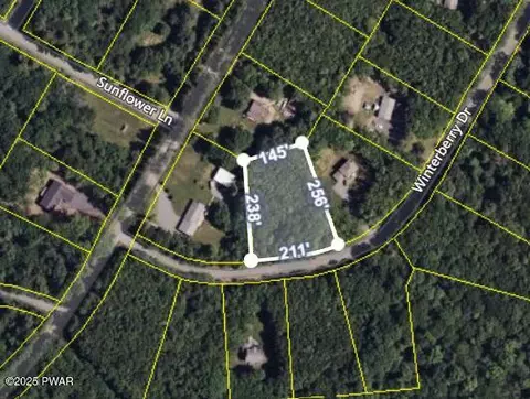 143 Winterberry Dr, Milford, PA 18337