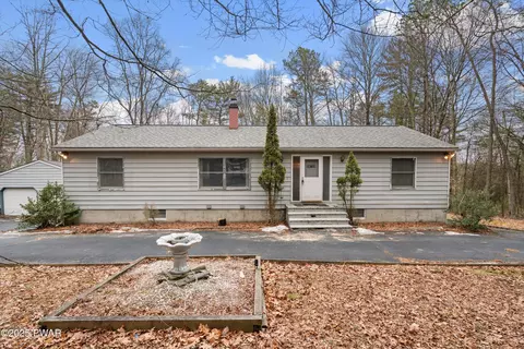 107 Pleasant Ln, Milford, PA 18337