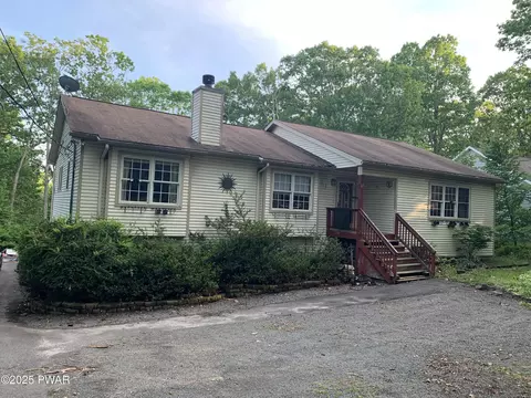 804 Appalossa Ct, Hawley, PA 18428