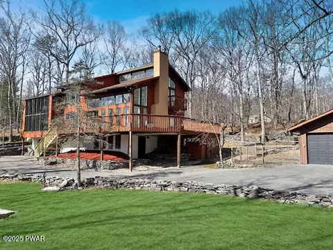 119 Lakewood Dr, Milford, PA 18337