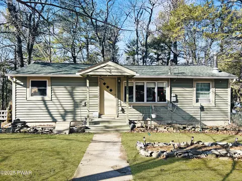 113 Branchwood Trl, Dingmans Ferry, PA 18328