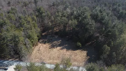 18 Deer Laurel Estates Rd # R, Lake Ariel, PA 18436