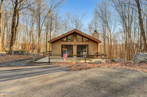 139 Ridgeview Dr, Lake Ariel, PA 18436