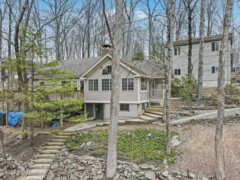 803 Lakeview Pl, Lords Valley, PA 18428