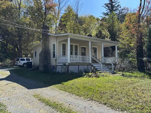 198 Hemlock Grove Rd, Greentown, PA 18426