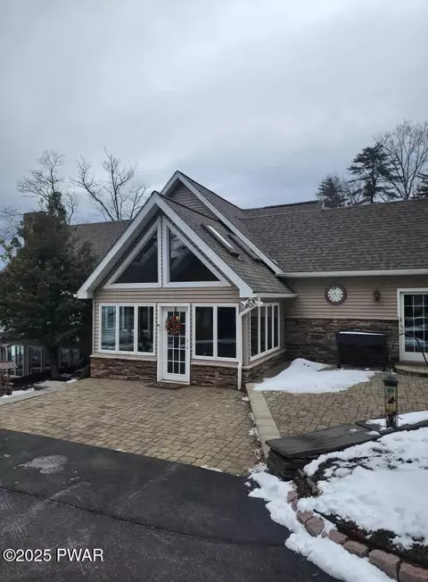 270 Point Rd, Lake Winola, PA 18625