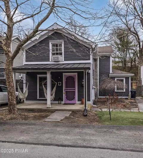 111 Sawkill Ave, Milford, PA 18337