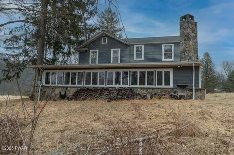 575 Parkers Glen Rd, Shohola, PA 18458