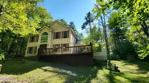 111 Ranger Rd, Greeley, PA 18425