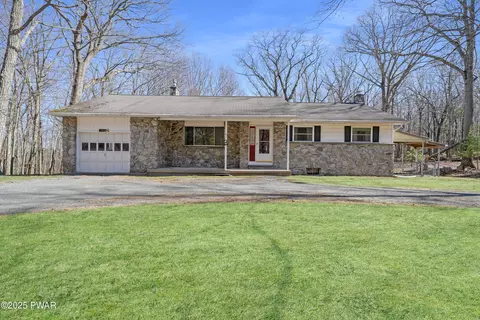112 Sawkill Meadow Ln, Milford, PA 18337