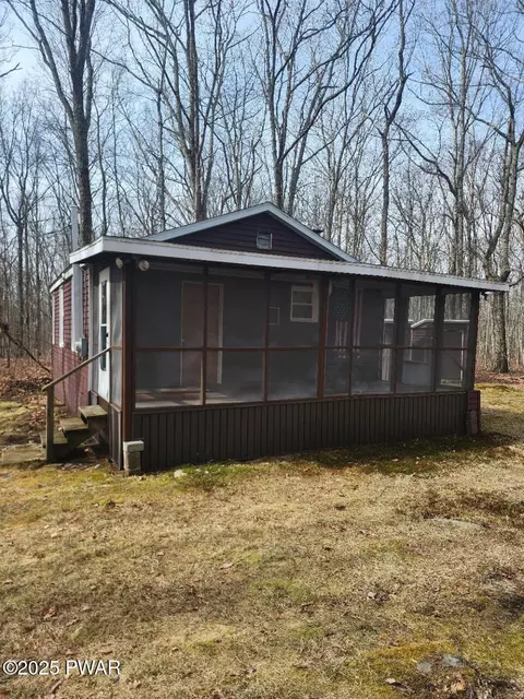 306 Whittaker Farm Rd, Dingmans Ferry, PA 18328