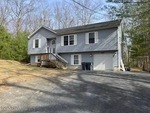 146 Outer Dr, Dingmans Ferry, PA 18328
