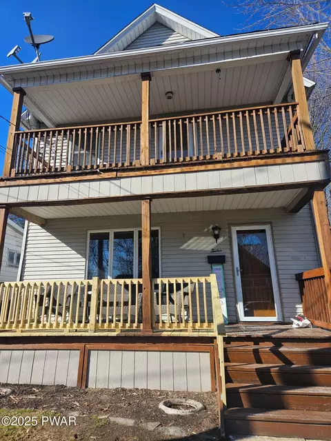 12 Orchard St, Carbondale, PA 18407