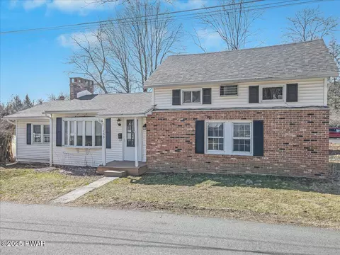 209 E Apple Aly, Milford, PA 18337